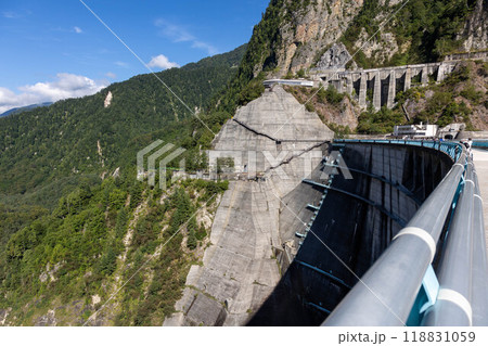 黒部ダムレストハウスとダム展望台　富山県立山町 118831059