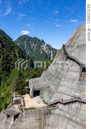 新展望広場・レインボーテラスと外階段　富山県立山町黒部ダム 118831218