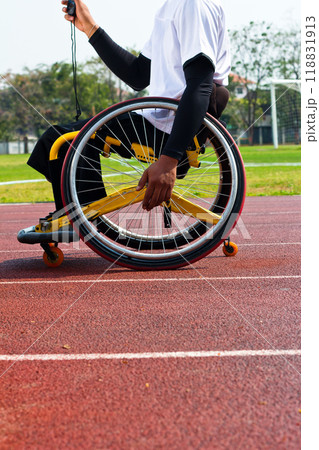 wheelchair race 118831913