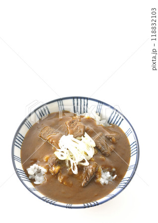 ビーフカレー丼を白背景で撮影 118832103