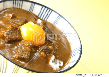 月見ビーフカレー丼 月見ビーフカレー丼 118832480