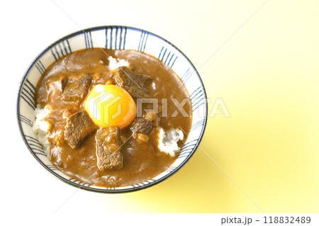 月見ビーフカレー丼 月見ビーフカレー丼 118832489