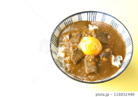 月見ビーフカレー丼 月見ビーフカレー丼 118832490