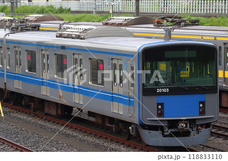 小手指車両基地に留置中の西武池袋線20000系電車 118833110