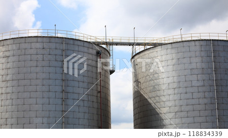 Steel tanks 118834339