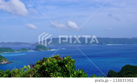 慶良間諸島座間味島の高月山展望台から見える風景 慶良間諸島座間味島の高月山展望台から見える風景 118835302