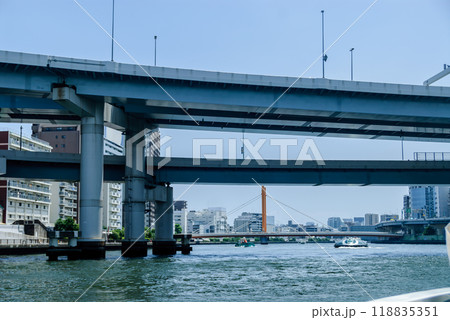 隅田川、両国大橋、新大橋方面を望む、両国ジャンクション付近 118835351