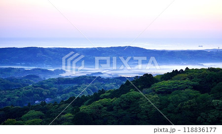 長崎県対馬市の烏帽子岳展望台から見える山々 118836177