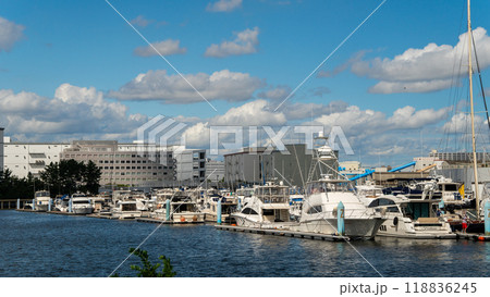 海に浮かぶヨット 海に浮かぶヨット 118836245