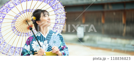 着物の女性 金沢観光をする女性 着物の女性 金沢観光をする女性 118836823