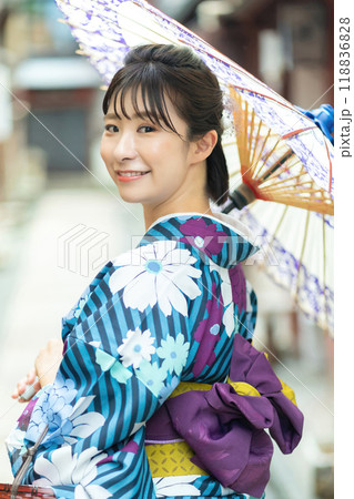 着物の女性　金沢観光をする女性 118836828