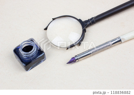 Vintage pen and inkwell on paper background 118836882