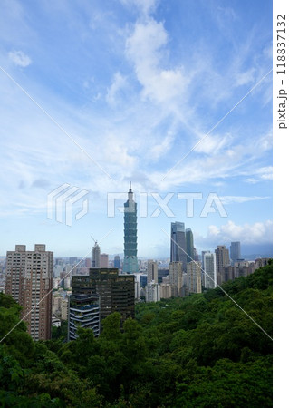 都市の風景「象山からの台北市街地を臨む」 118837132