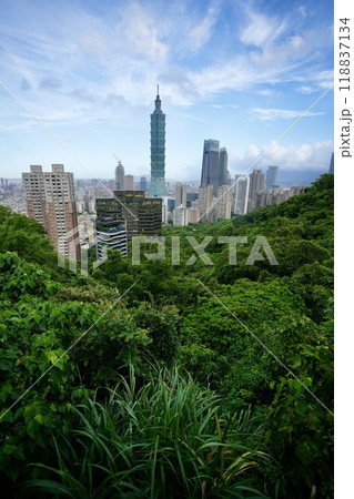 都市の風景「象山からの台北市街地を臨む」 118837134