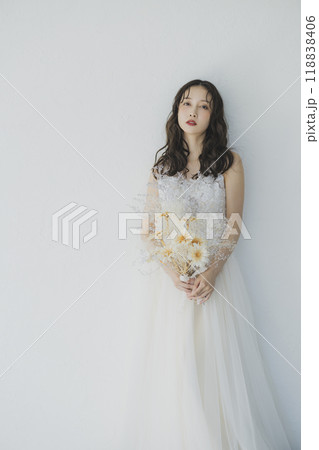 ウェディングドレスを着た女性 ウェディングドレスを着た女性 118838406