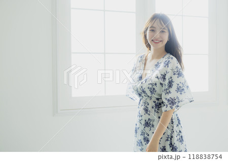 若い女性のヘアスタイルイメージ 若い女性のヘアスタイルイメージ 118838754