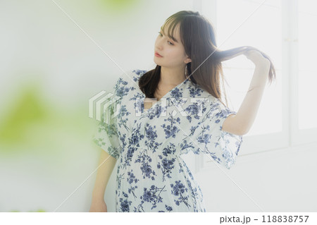若い女性のヘアスタイルイメージ 若い女性のヘアスタイルイメージ 118838757