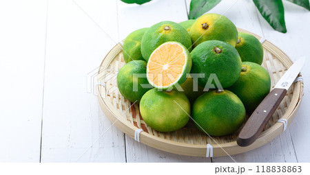 秋の味覚 早生みかん 温州みかん ( 早生蜜柑 白バック ） 118838863