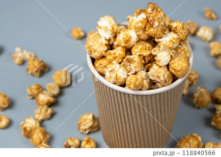 Sweet caramelized popcorn in a bucket. 118840566