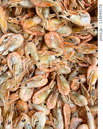 Lots of frozen unpeeled shrimp top view 118840578
