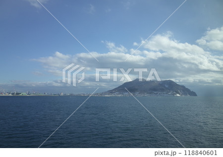 洋上からの函館山風景_北海道 洋上からの函館山風景_北海道 118840601