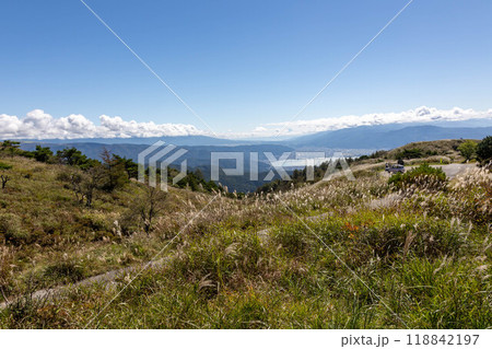 高ボッチ高原 展望広場と諏訪湖 高ボッチ高原 展望広場と諏訪湖 118842197