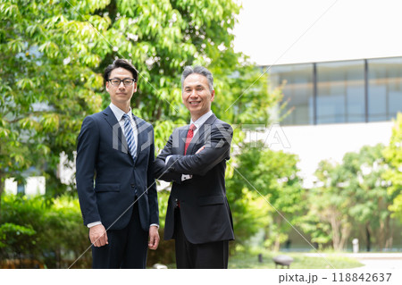 ビジネスマン　ポートレート 118842637