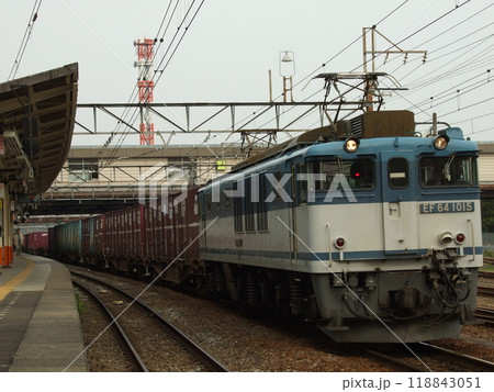 八王子駅に停車する唯一旧貨物色を纏ったEF64-1015号機(2459レ)_2008/6/7撮影 八王子駅に停車する唯一旧貨物色を纏ったEF64-1015号機(2459レ)_2008/6/7撮影 118843051