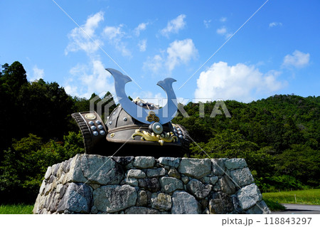 小谷城跡の兜のモニュメント 小谷城跡の兜のモニュメント 118843297
