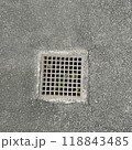 道端の排水溝 118843485