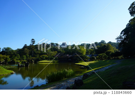 玄宮園から見た彦根城 118843660