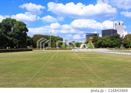 【広島県】秋の平和記念公園 【広島県】秋の平和記念公園 118843868