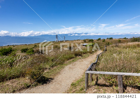 初秋の高ボッチ山頂より北アルプス方面を望む 初秋の高ボッチ山頂より北アルプス方面を望む 118844421