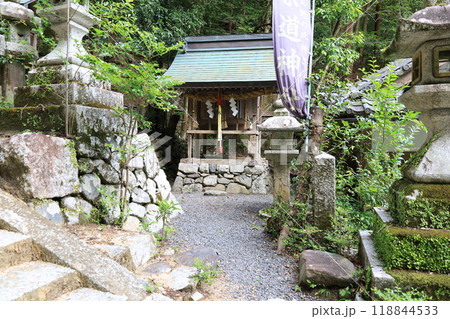 京都市左京区にある崇道神社（すどうじんじゃ）の境内の風景 118844533