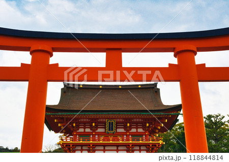 京都 伏見稲荷大社 美しい鳥居と楼門(京都府京都市伏見区) 京都 伏見稲荷大社 美しい鳥居と楼門(京都府京都市伏見区) 118844814