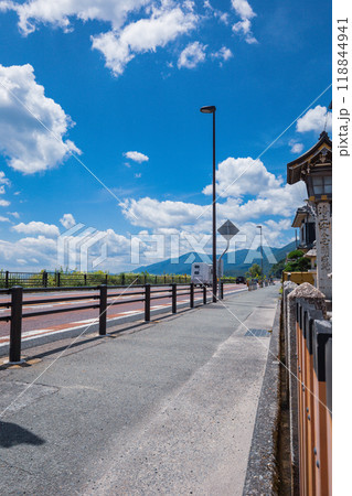 滋賀県高島市の白髭神社まで真夏のドライブデート 118844941