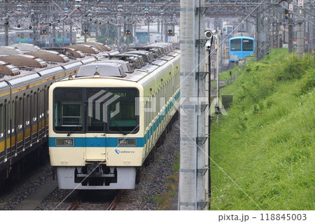 小手指車両基地に留置中の小田急8000形電車(西武鉄道サステナ車両・譲受車両一号) 小手指車両基地に留置中の小田急8000形電車(西武鉄道サステナ車両・譲受車両一号) 118845003