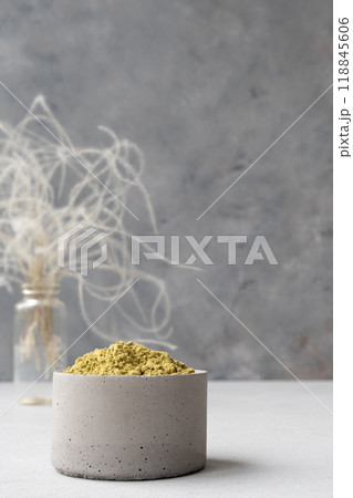 Raw henna powder for natural hair and eyebrow coloring dyeing 118845606