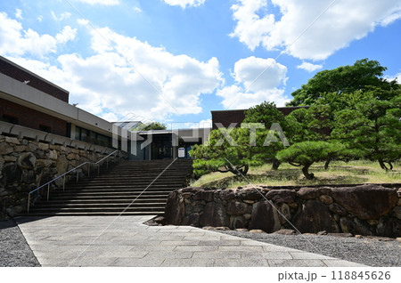 林原美術館の本館　北区の岡山城址にある登録博物館 118845626