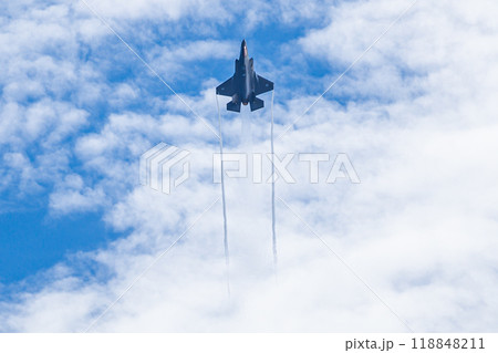 飛行するステルス戦闘機 F-35A 自衛隊 飛行するステルス戦闘機 F-35A 自衛隊 118848211