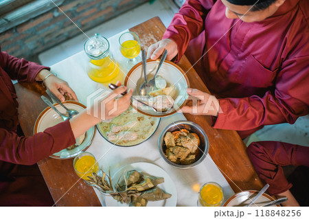 Enjoy a traditional family meal with diverse dishes and refreshing drinks for all 118848256