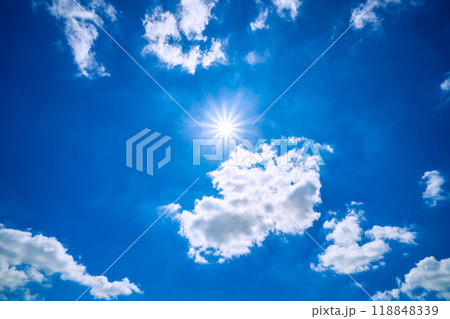 日本の横浜都市景観 猛烈な暑さが続く日本列島…青空と太陽光……＝9月5日 118848339