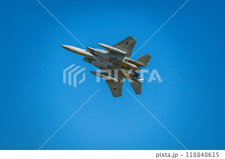 飛行する戦闘機　F-15J　航空自衛隊 118848615