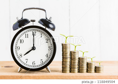 Time is Money: Growing Investment Concept with Clock and Stacked Coins 118849504