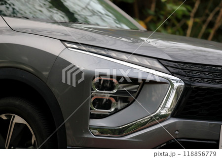 車のヘッドライト　イメージ 118856779