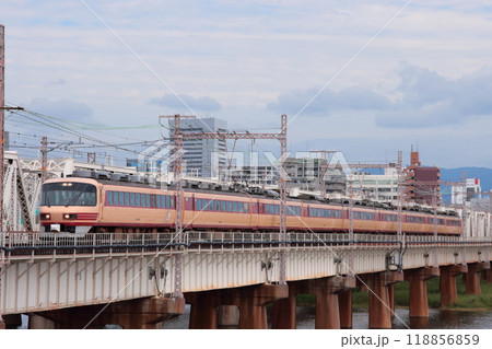 長大編成で淀川橋梁を渡る485系電車_特急「雷鳥」_2009/9/9撮影 118856859