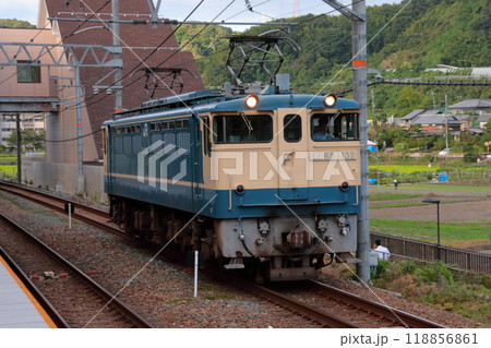 JR京都線を走行するEF65-1132号機電気機関車_2009/9/9撮影 118856861