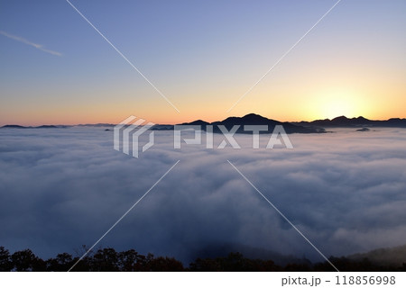 黒井城跡からの篠山盆地の丹波霧(雲海) 黒井城跡からの篠山盆地の丹波霧(雲海) 118856998