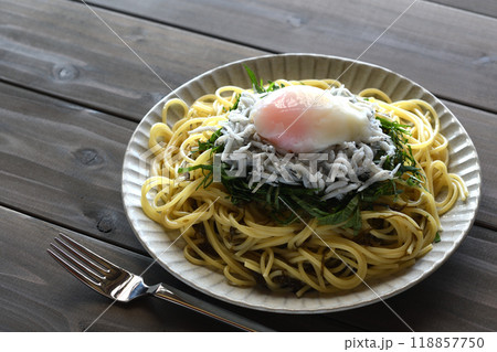 釜揚げしらすともずくのパスタ 118857750
