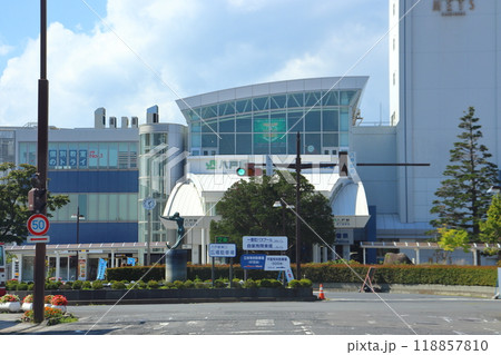 八戸駅東口のうみねこプラザと駅前の風景 八戸駅東口のうみねこプラザと駅前の風景 118857810